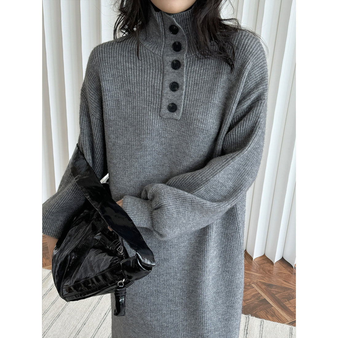 Damen Strickkleid mit Knopfleiste am Stehkragen und Rippstruktur Echoarchiv