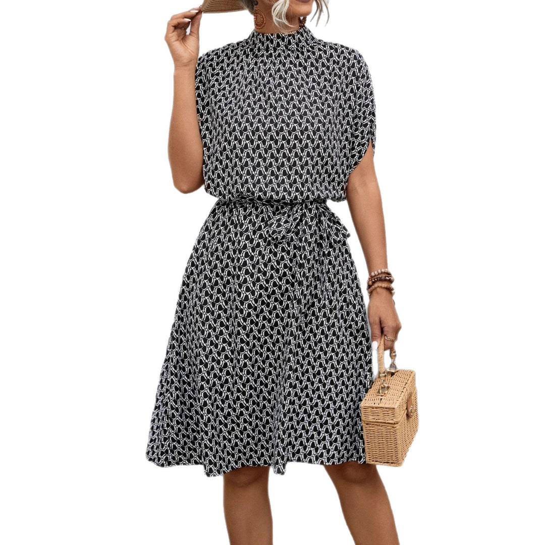 Damen Midikleid mit elegantem Bindegürtel und modischem Stehkragen Echo Archiv