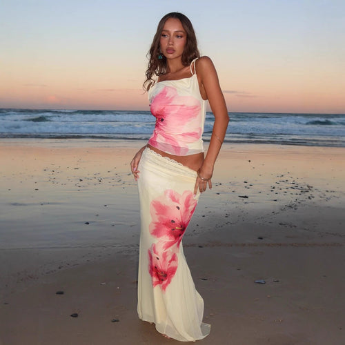 Damen Elegantes Blumenkleid mit fließendem Stoff und feinen Trägern Echo Archiv