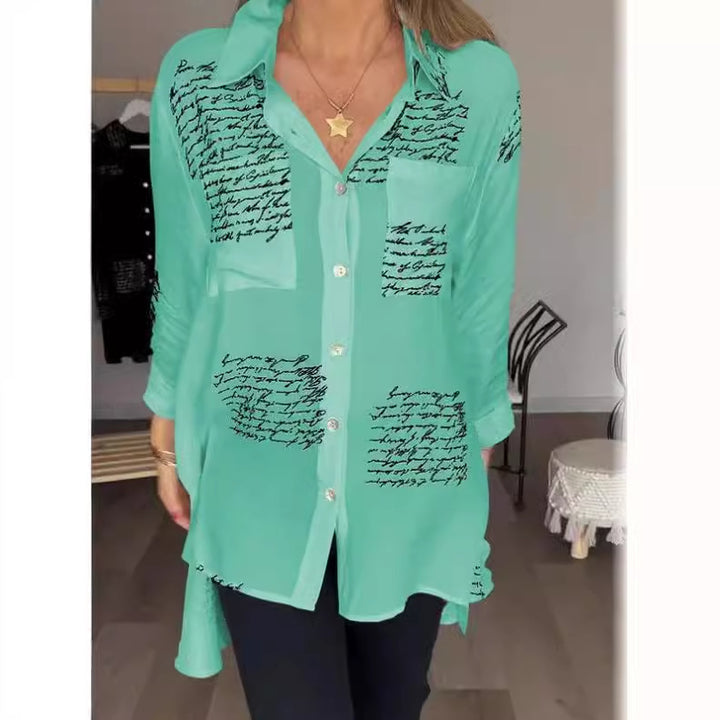 Damen Oversize Hemd Bluse aus leichtem Chiffon mit Text-Patch-Druck und aufgenähter Brusttasche Echoarchiv