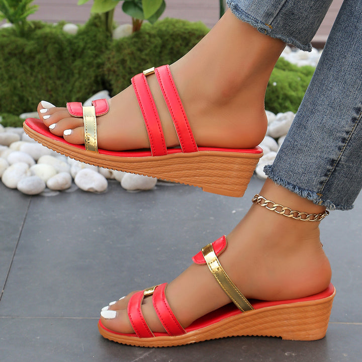 Damen nan Keilabsatzsandalen mit verstellbaren Riemen und Metallapplikationen Echo Archiv