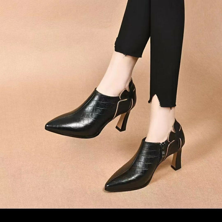 Damen nan spitz zulaufende Ankleboots mit Kroko-Prägung, seitlichem Reißverschluss und geschwungenem Blockabsatz Echo Archiv