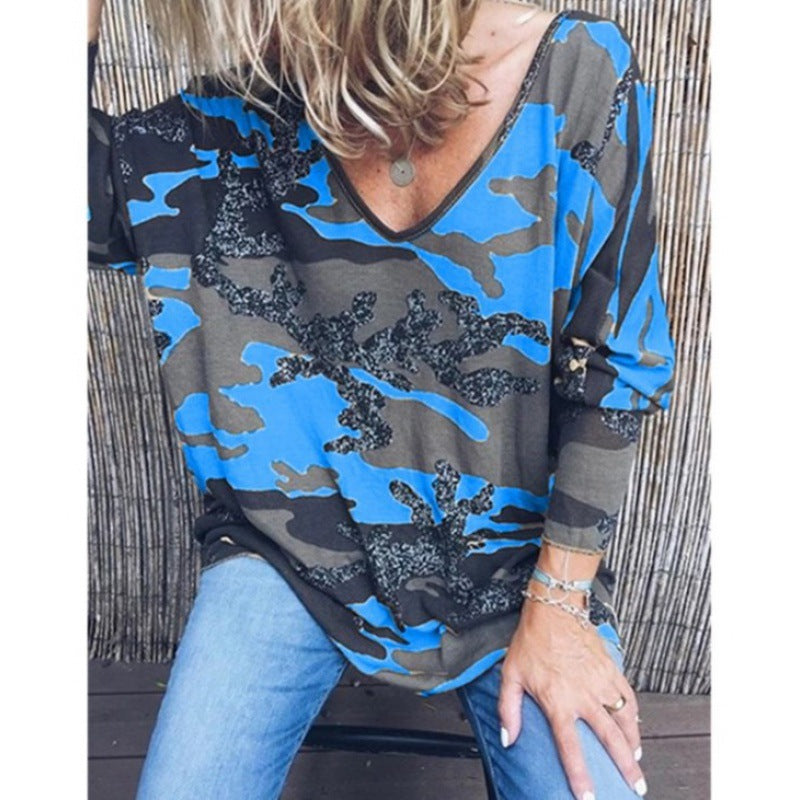 Damen Oversize V‑Ausschnitt Longshirt mit Camouflage‑Print und Glitzerbesatz – Avérine