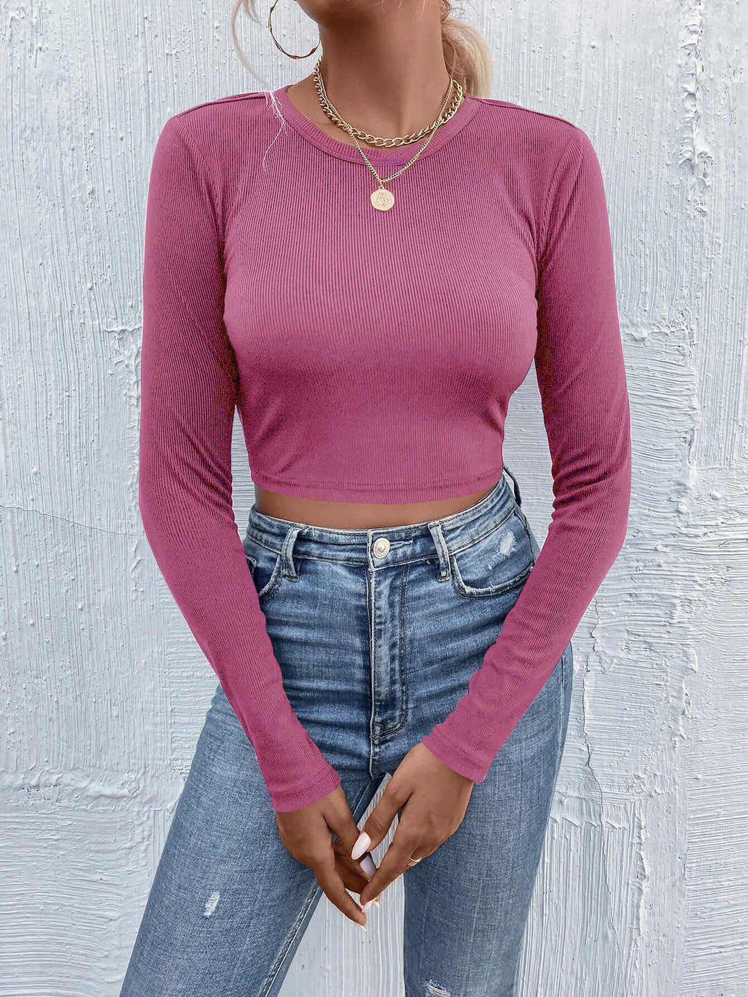 Damen figurnahes geripptes Crop-Longsleeve mit Rundhalsausschnitt und formstabiler Stretchfaser – Avérine