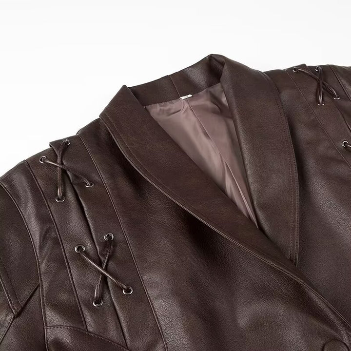 Damen Kurzblazer-Lederjacke mit Schalkragen, Taillengürtel und Schnürdetail Echo Archiv
