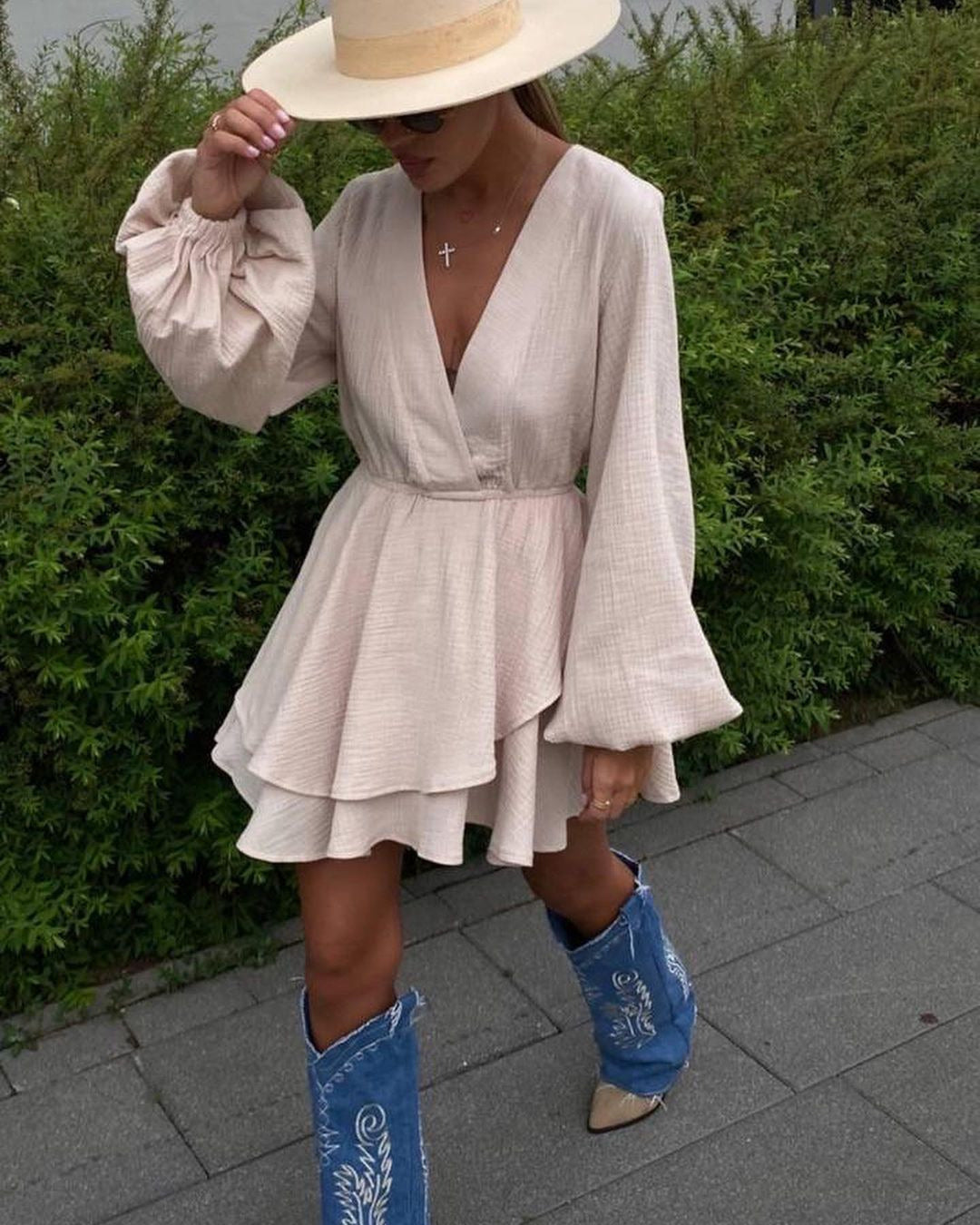 Damen Luftiges Wickelkleid mit Volantstufen und Ballonärmeln Echoarchiv