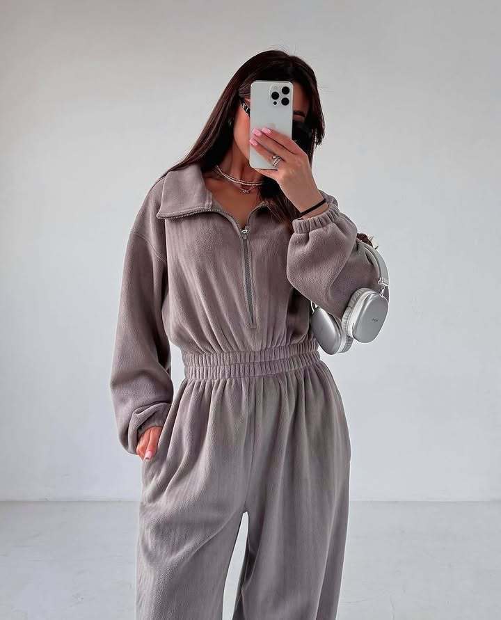 Damen kuscheliger Plüsch-Jumpsuit mit halbem Reißverschluss und elastischer Taille – Solévia