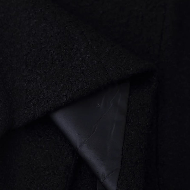 Damen Kragenlose Bouclé-Jacke mit taillierten Abnähern und Pattentaschen Echoarchiv