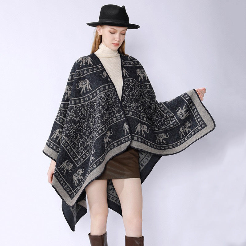 Damen Capeponcho im Wickelstil mit ornamentaler Jacquardstruktur und offenem Kimono-Fall – Célinea