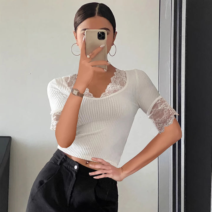 Damen Kurzarm-Bluse mit Spitzenärmel und dekorativem V-Ausschnitt Echo Archiv