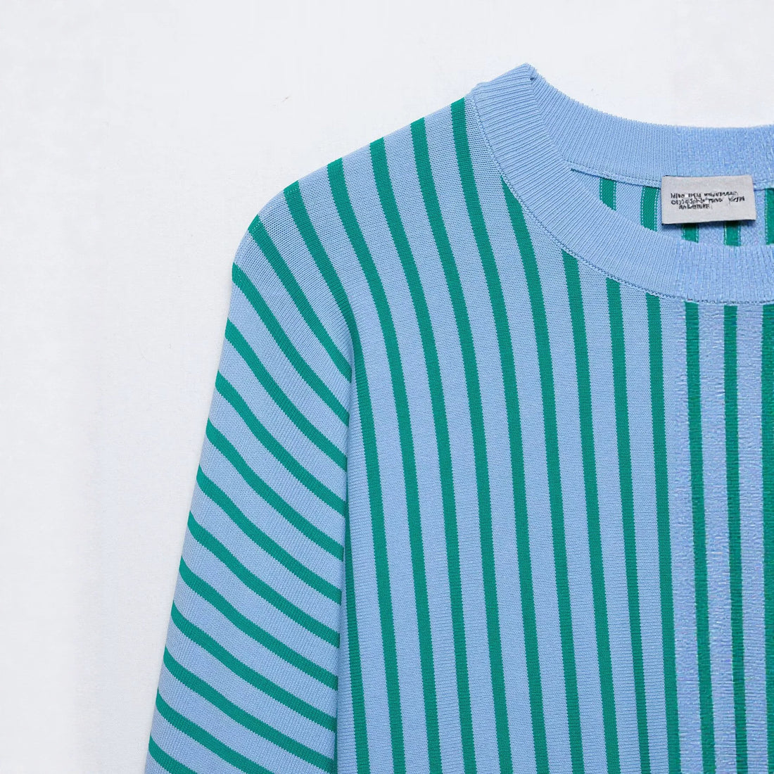 Damen Leichter Rundhals-Feinstrickpullover mit schmalen Längs- und Diagonalstreifen Echo Archiv