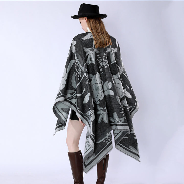 Damen Floraler Jacquard-Überwurf im kastigen Kimono-Fall mit feiner Fransenkante – Célinea