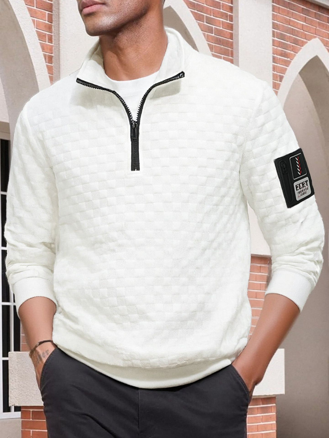Herren strukturierter Stehkragen-Halbzip-Pullover mit Karosteppung, elastischen Bündchen und Ärmel-Patch – Norvane