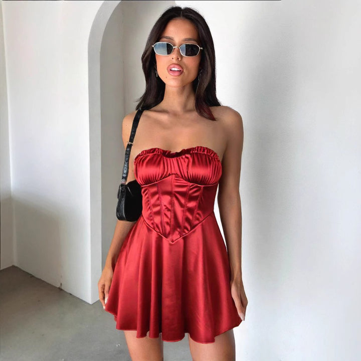 Damen Sommerliches Minikleid mit tailliertem Oberteil und schwingendem Rock Echo Archiv