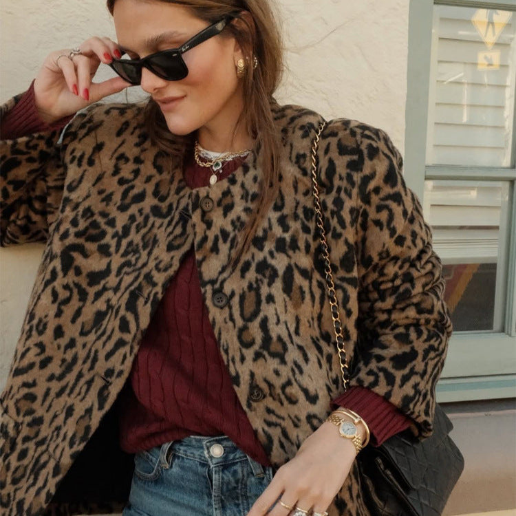 Damen Kurz geschnittener Kunstpelzmantel mit Leopardmuster und kastiger Silhouette Echoarchiv