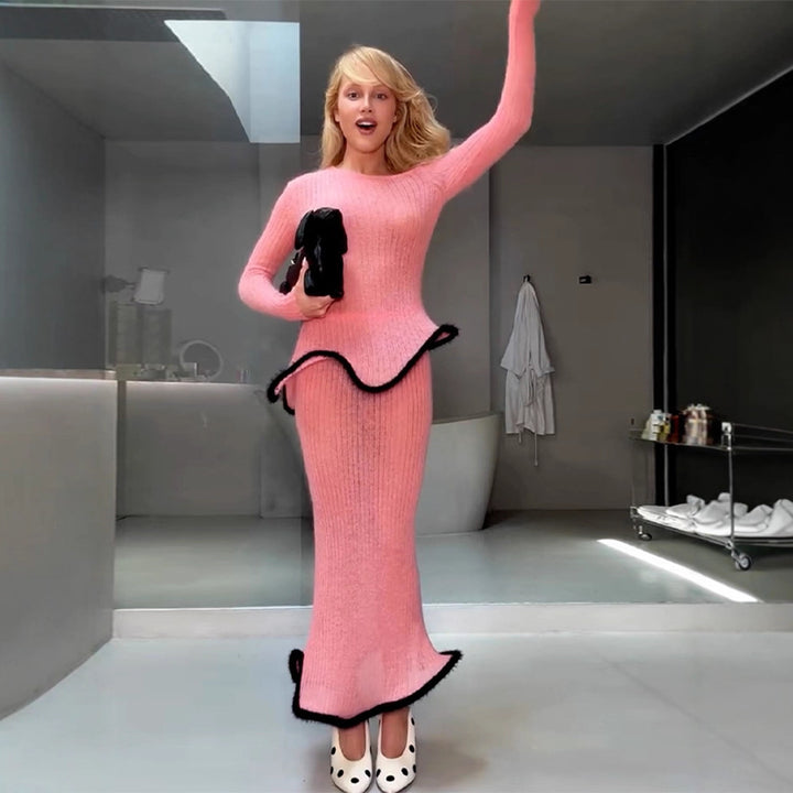 Damen Figurbetontes langes Rippstrick-Kleid mit asymmetrischem Ausschnitt, Volant‑Peplum und kontrastierender Kederkante Echoarchiv