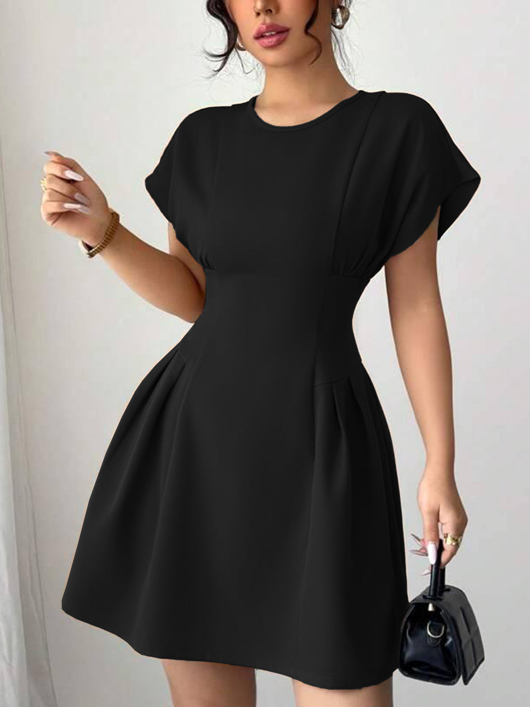 Damen Wickelkleid mit elegantem Schnitt und fließendem Rock Echo Archiv