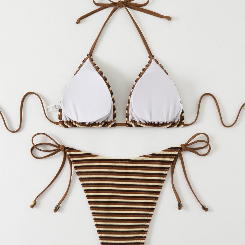 Damen Triangel-Bikini mit verstellbaren Bindebändern und verspieltem Streifenmuster Echo Archiv