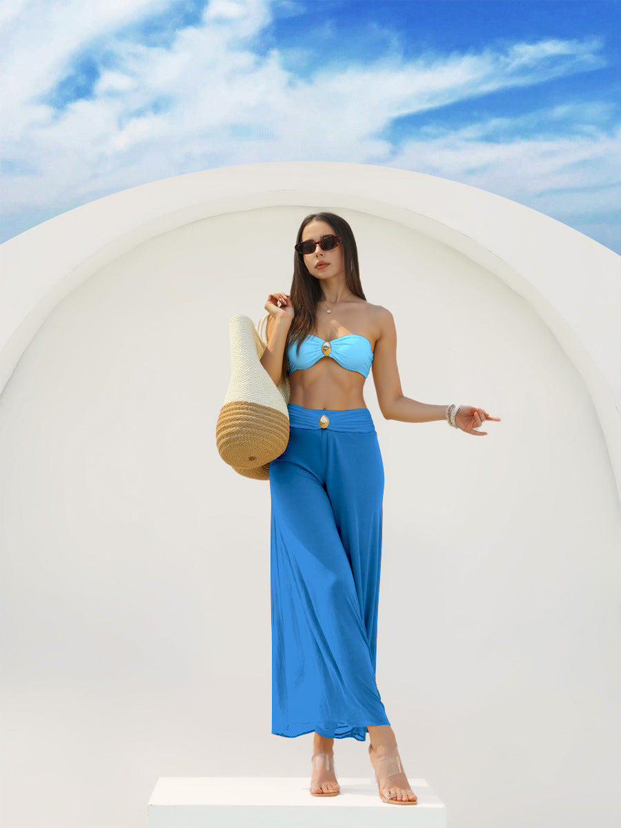 Damen Bandeau-Bikini mit elegantem Wickelrock und modischem Schmuckdetail Echo Archiv