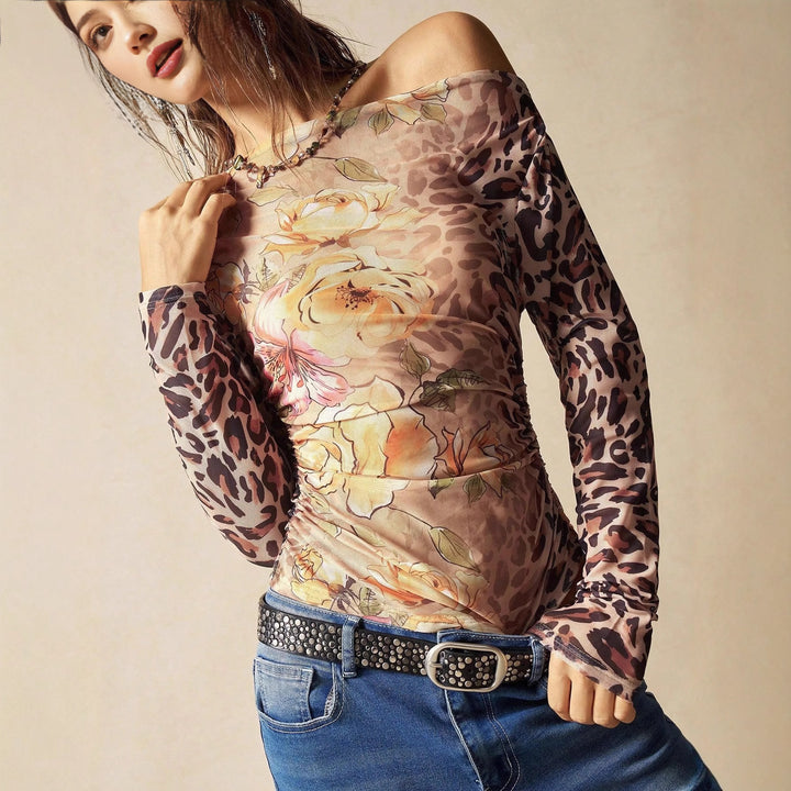 Damen nan figurbetontes Tüll-Longsleeve mit Animal- und Blumenprint, Carmen-Ausschnitt und seitlicher Raffung Echo Archiv