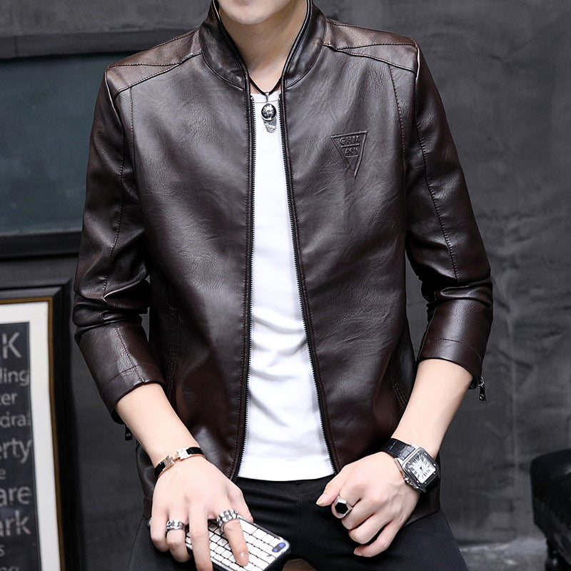 Herren Slim-Fit Kunstleder-Motojacke mit Stehkragen, Zipper-Ärmeln und minimalistischer Logo‑Applikation Echoarchiv