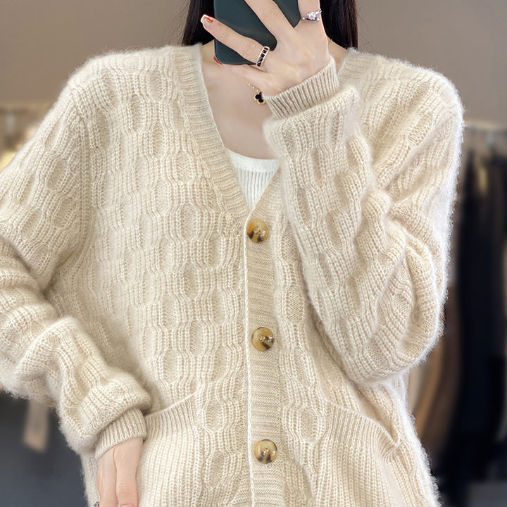 Damen Weicher Angora‑Look Zopfmuster-Cardigan mit V‑Ausschnitt und aufgesetzten Taschen Echoarchiv