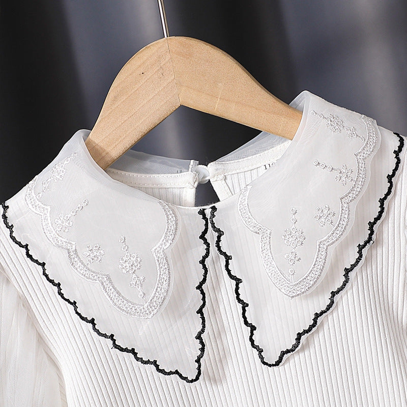 Mädchen modische Bluse mit eleganten Tüllärmeln und kunstvoller Spitzenverzierung Echo Archiv