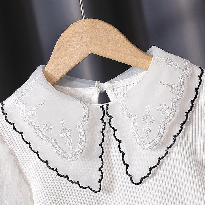 Mädchen modische Bluse mit eleganten Tüllärmeln und kunstvoller Spitzenverzierung Echo Archiv