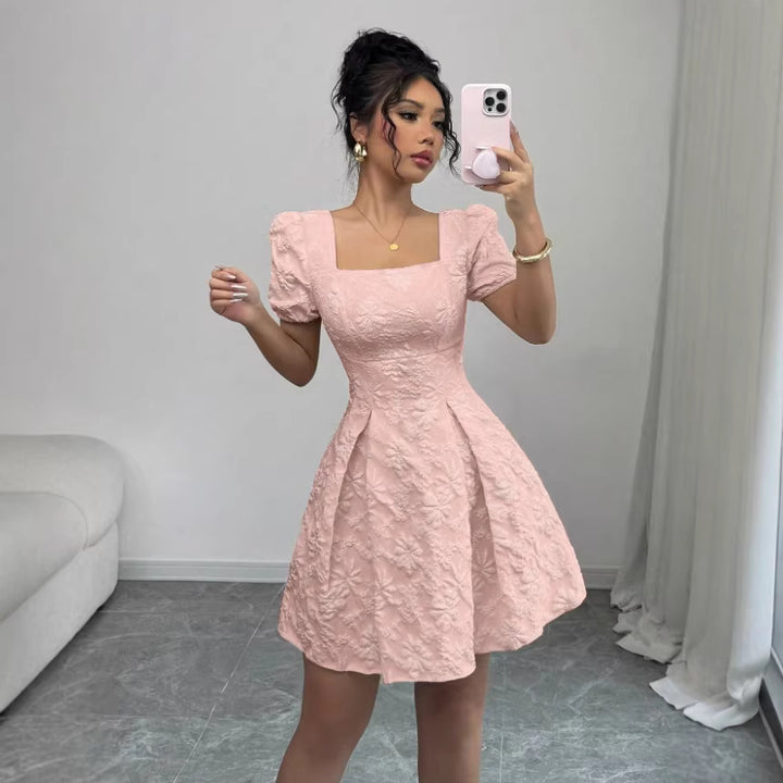 Damen Minikleid mit strukturiertem Blumendesign und Puffärmeln Echo Archiv