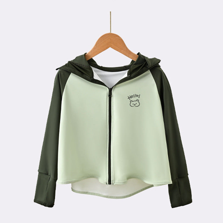 Damen leichte Sportjacke mit Kapuze und dezentem Motiv Echo Archiv