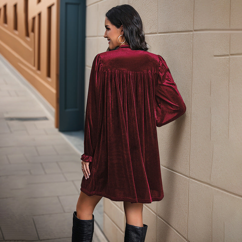 Damen Elegantes Samtkleid mit V-Ausschnitt und langen Ärmeln Echo Archiv
