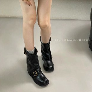 Damen Glänzende Mid‑Calf Bikerboots mit Zierriemen und Schnallen Echo Archiv