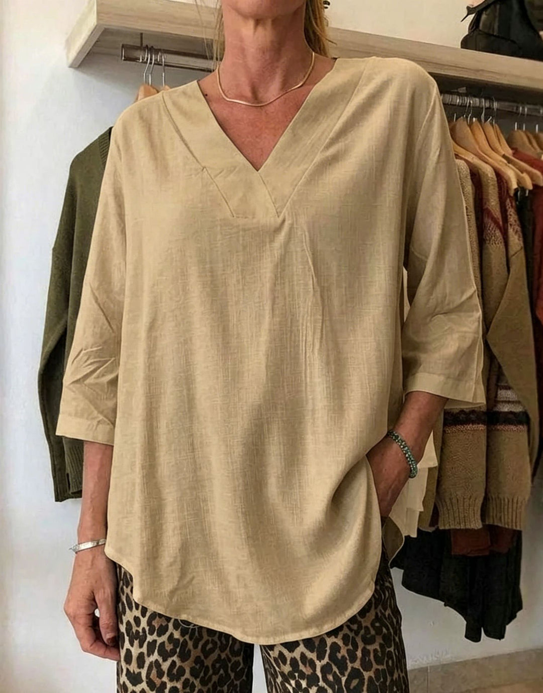 Damen Leichte Oversize V-Ausschnitt Tunika in Leinenoptik mit dreiviertel Ärmeln und abgerundetem Saum – Avérine