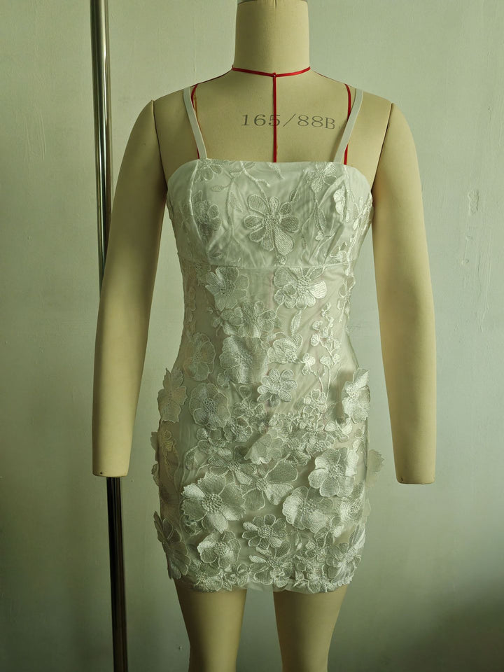 Damen Elegantes Cocktailkleid mit zarter Blumenstickerei Echo Archiv