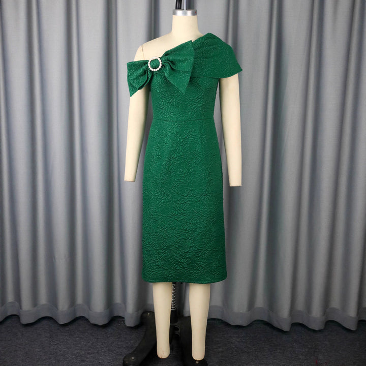 Damen elegantes Cocktailkleid mit asymmetrischem Träger und dekorativem Schleifen-Detail Echo Archiv