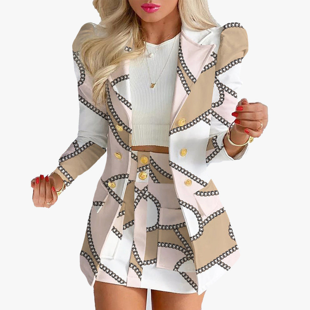 Damen nan tailliertes Zweiteiler-Businesskostüm mit doppelreihigem Blazer und figurbetontem Minirock Echo Archiv