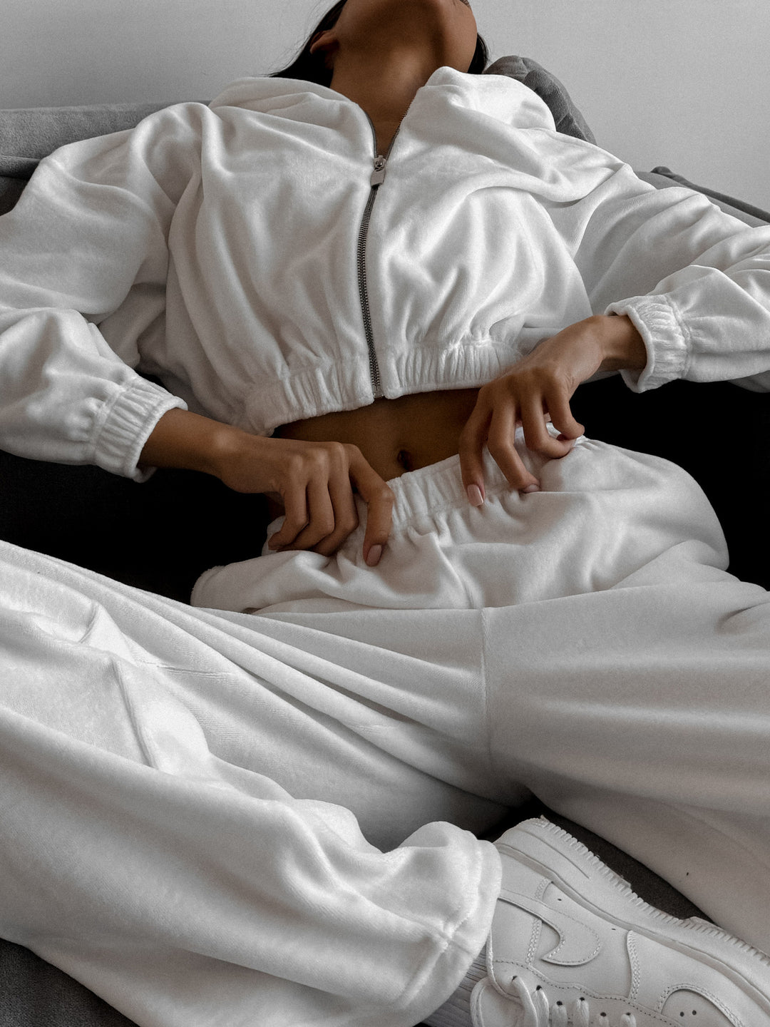 Damen nan Samt-Loungewear-Zweiteiler mit kurzem Frontzip, elastischem Komfortbund und weitem Hosenbein Echo Archiv