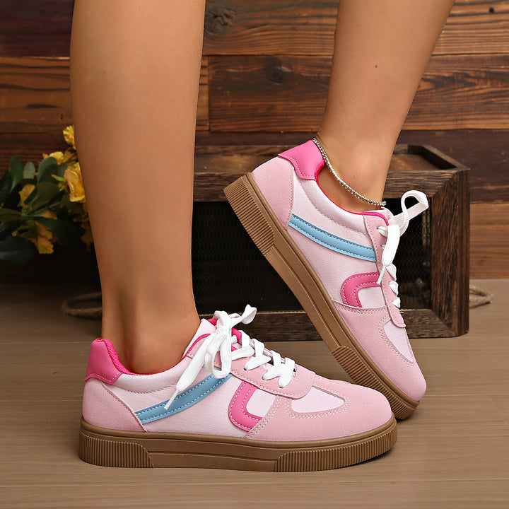 Damen niedrige Retro‑Sneaker aus Velours‑ und Textilmix mit profiliertem Gumsohle Echoarchiv