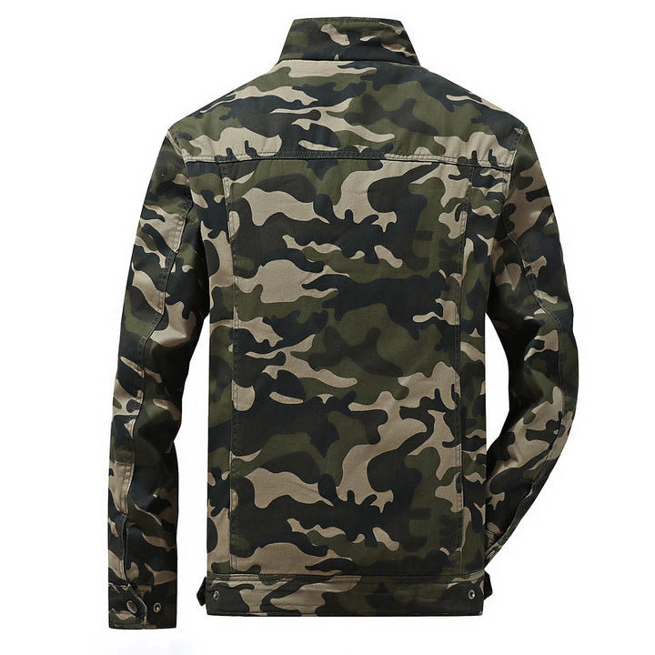 Herren Fieldjacke im Tarnmuster mit Teddyfleece‑Innenfutter, Mehrfachtaschen und Schulterklappen – Taviero