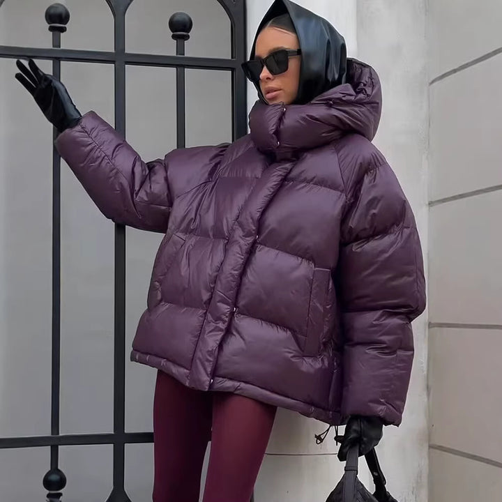 Damen Kurze wattierte Oversize‑Steppjacke mit hohem Stehkragen und Kapuze Echo Archiv