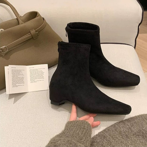 Damen Knöchelhohe Leder-Stiefelette mit quadratischer Zehenpartie, Mittelnähte und elastischem Schaft Echo Archiv