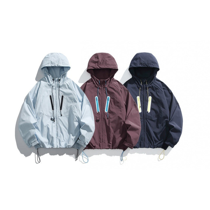 Unisex Technische Kapuzen‑Windjacke im Boxy‑Cut mit vertikalen Brustreißverschlüssen und Kordelzugsaum Echoarchiv