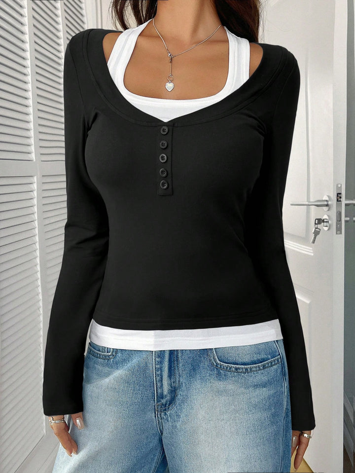 Damen Figurbetontes Langarmshirt mit U-Ausschnitt und Knopfleiste – Avérine