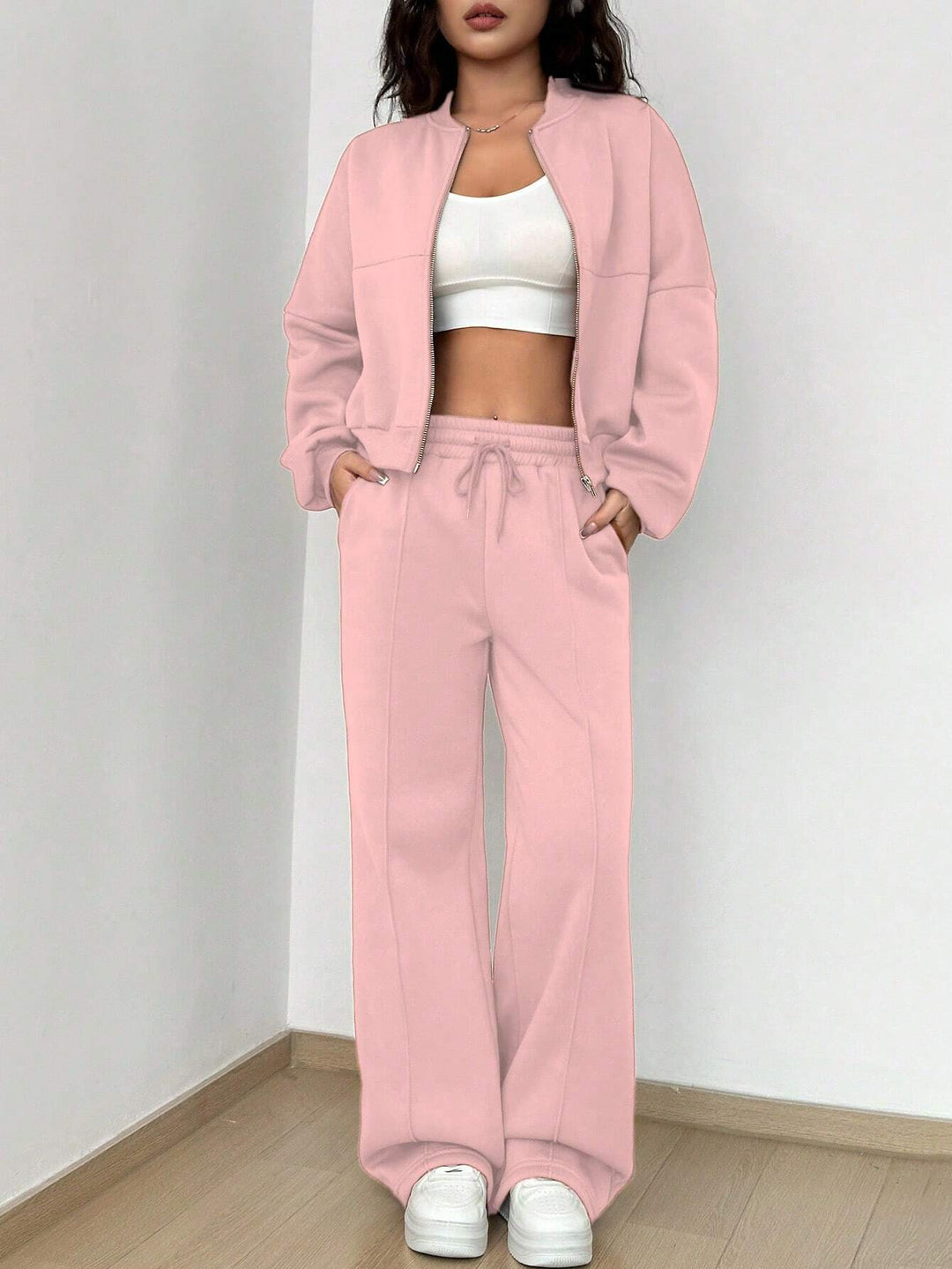 Damen Loungewear-Set mit kurzem Reißverschluss-Bomber und weiter High-Waist Jogginghose – Élanora