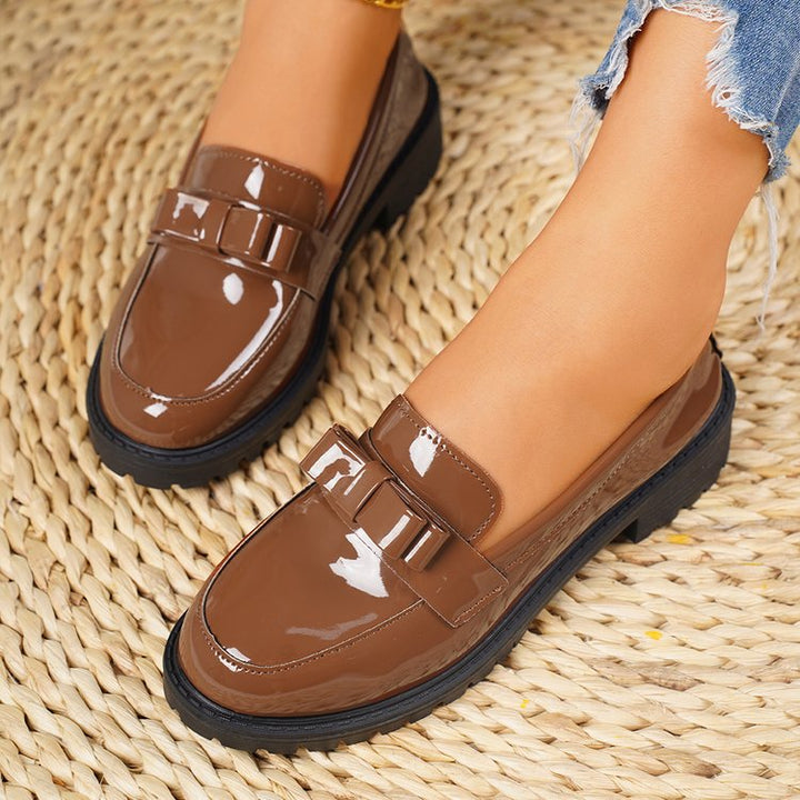 Damen Lack-Loafer mit dekorativem Riemchen und profilierter Gummisohle Echo Archiv