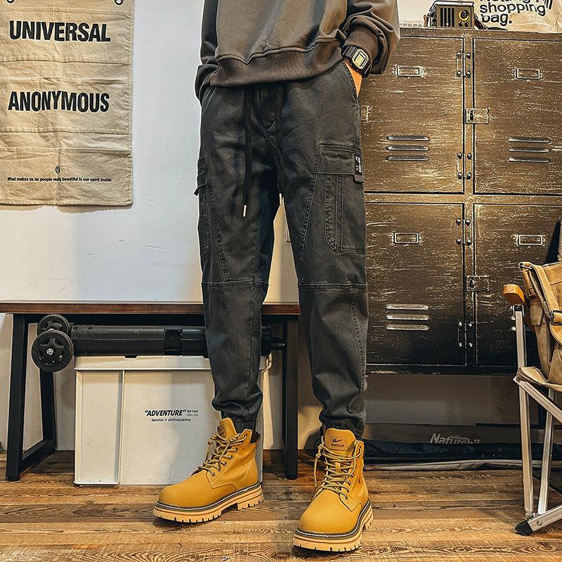 Herren Cargo-Joggerhose mit großen Pattentaschen, elastischem Bund und Gummbündchen – Bravaro