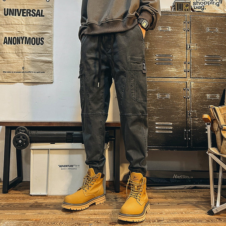 Herren Cargo-Joggerhose mit großen Pattentaschen, elastischem Bund und Gummbündchen – Bravaro