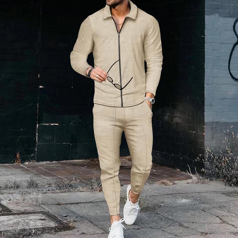 Herren modisches Freizeitanzug mit strukturiertem Oberteil und moderner Hose Echoarchiv