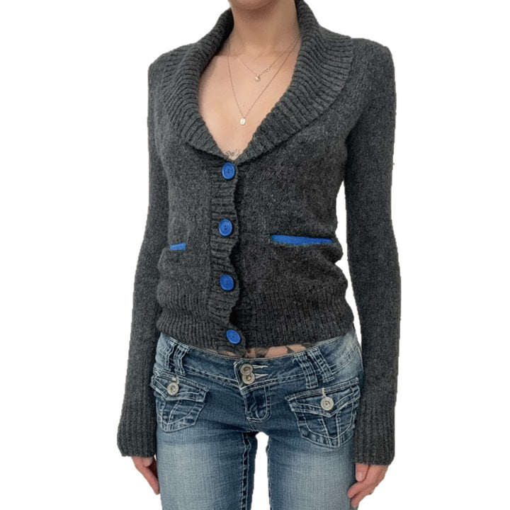 Damen nan kurze Strickjacke mit Schalkragen, Zierknopfleiste und kontrastierenden Taschenpaspeln Echo Archiv