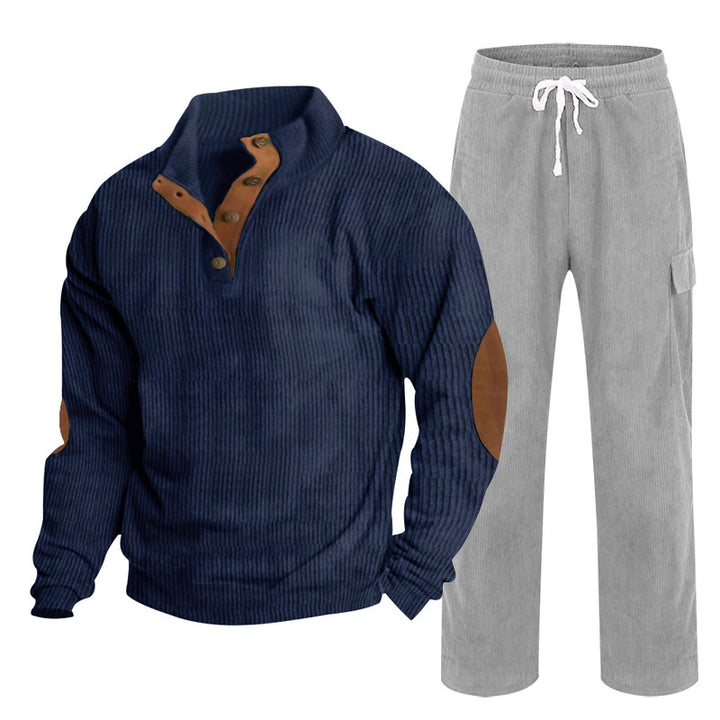 Herren nan Strick-Freizeitset mit Knopfleiste und Ellenbogenaufnähern sowie Cord-Cargohose Echo Archiv